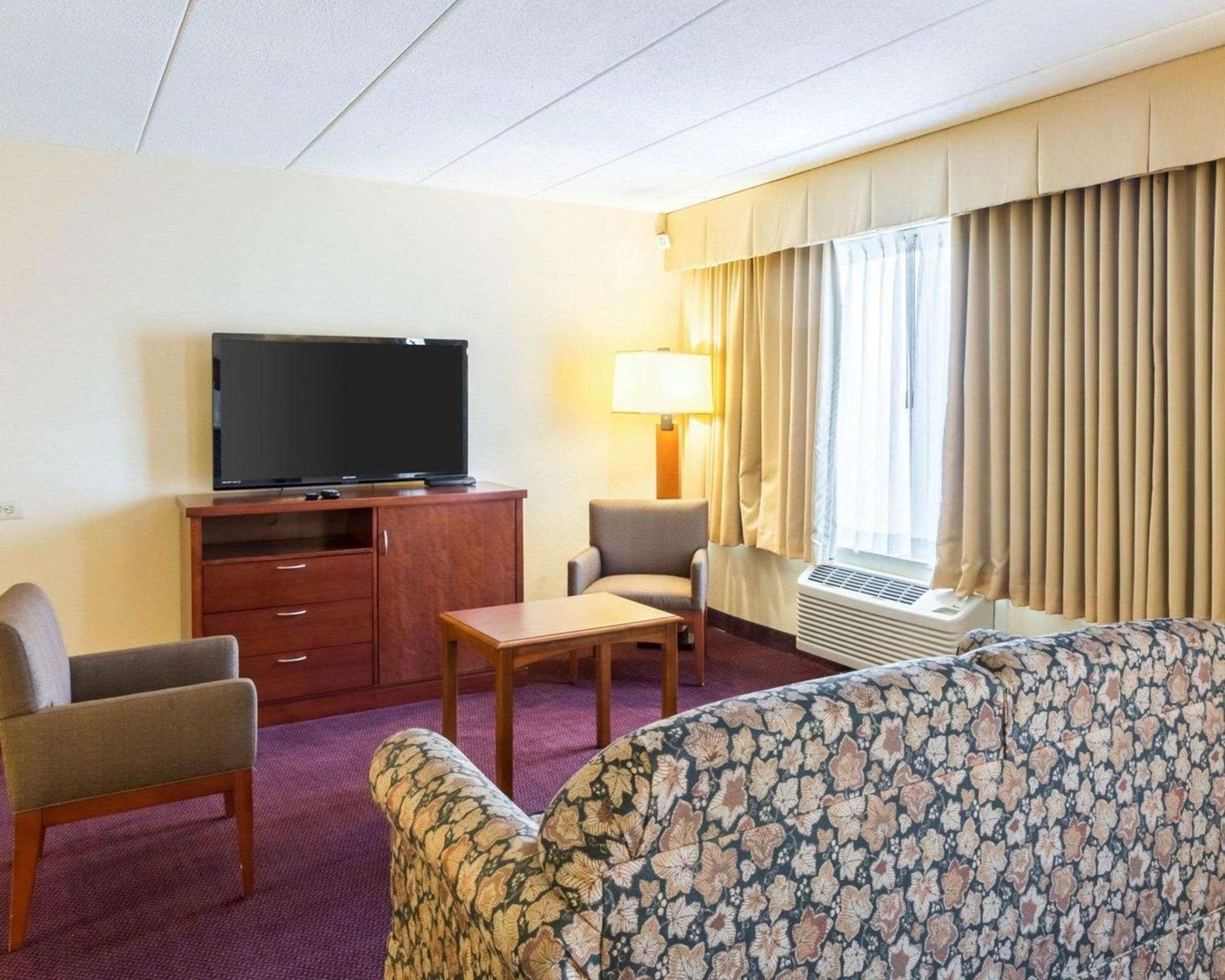 Clarion Hotel Somerset - New Brunswick Dış mekan fotoğraf