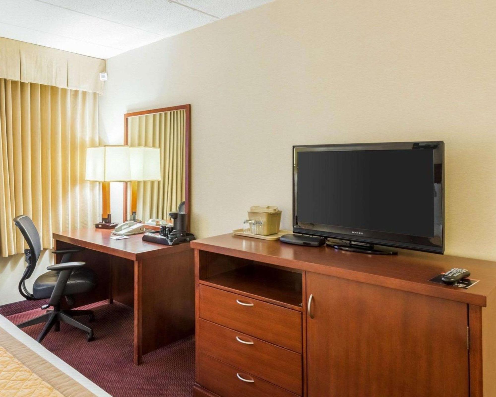Clarion Hotel Somerset - New Brunswick Dış mekan fotoğraf
